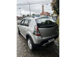 RENAULT - SANDERO - 2014/2014 - Prata - R$ 39.900,00