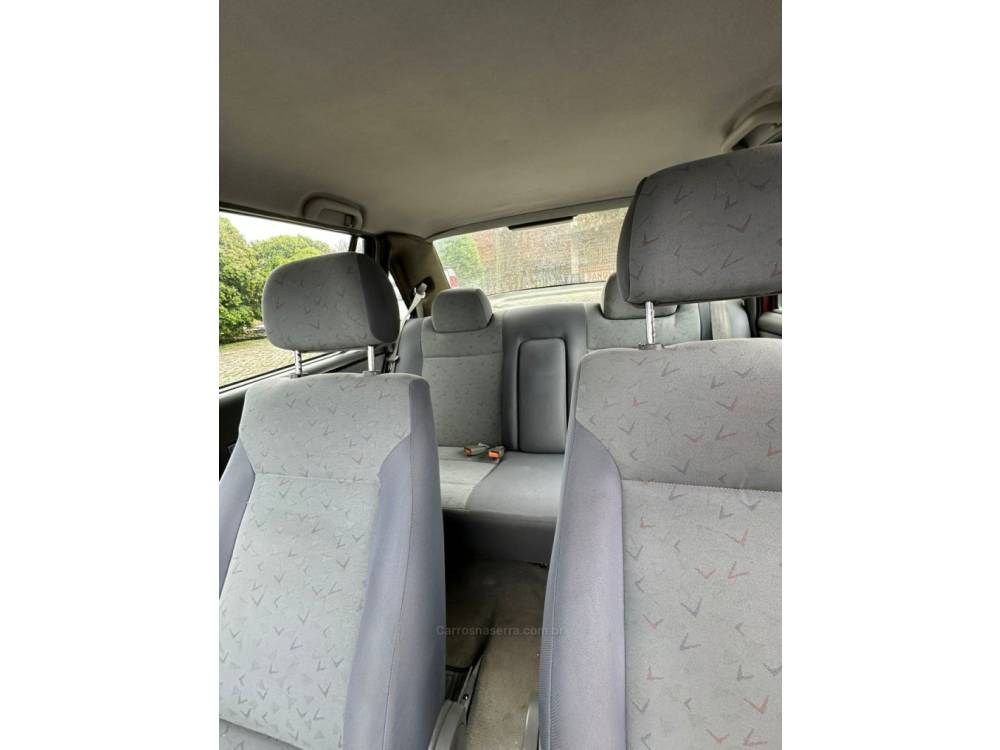 VOLKSWAGEN - SANTANA - 2000/2000 - Vermelha - R$ 17.900,00